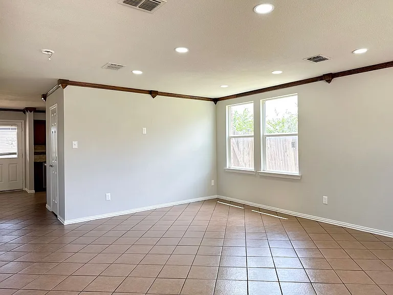 5049 Mosaic Dr — Photo 2