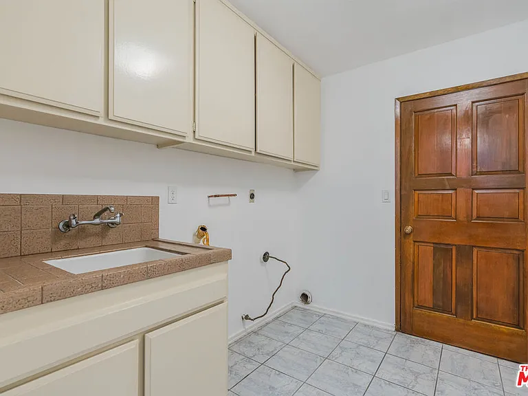 1181 Somera Rd — Photo 28