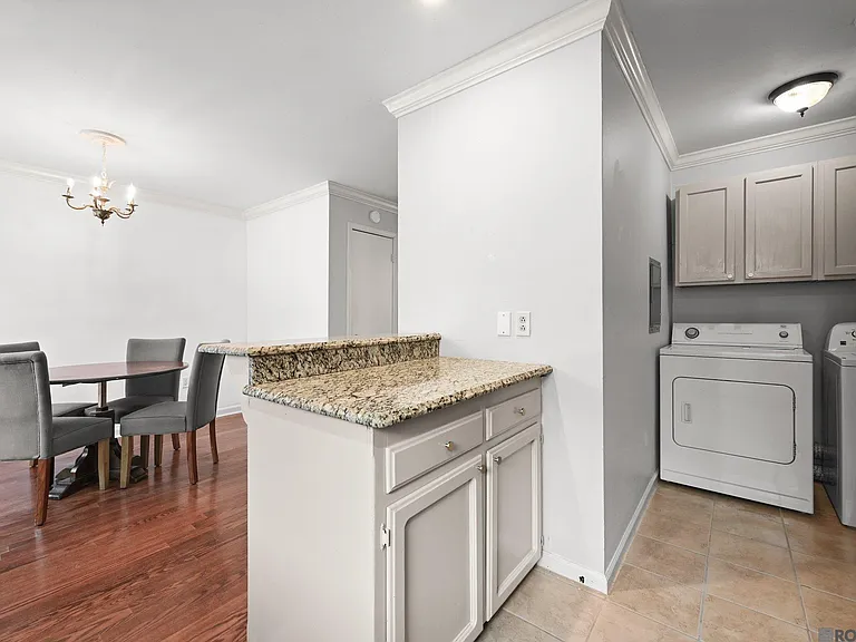 981 Ridgepoint Ct — Photo 10