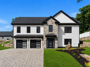 660 Hildreth St, Dracut, MA 01826