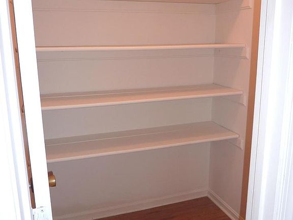 5th image of 246 Overlook Ct