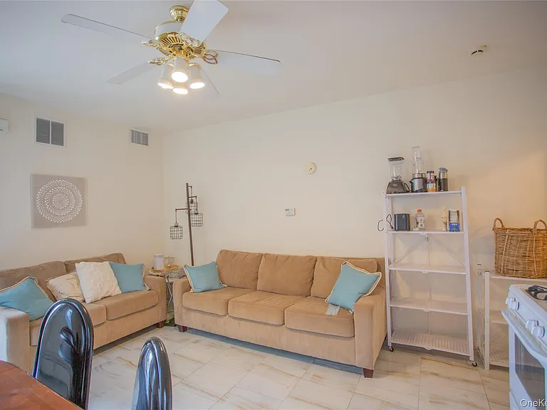 136 E Olive St — Photo 11