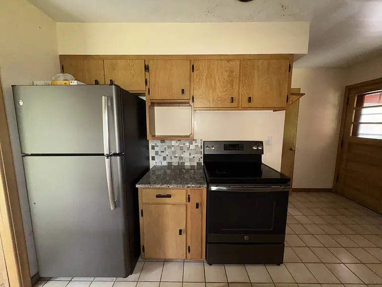1798 Lydia Ave W — Photo 6