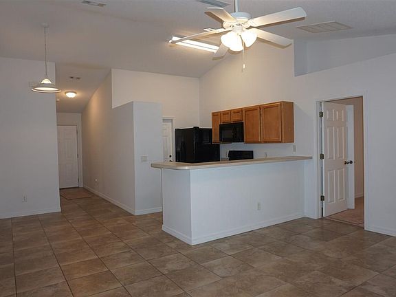 5th image of 215 Craft St