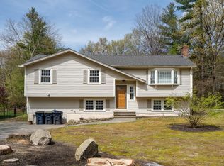 17 Park St, Windham, NH 03087