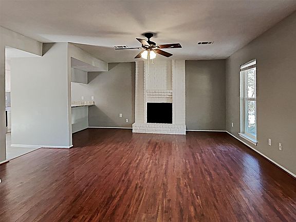 3rd image of 2902 Clear Ridge Dr
