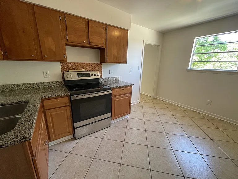 2429 Octavia Dr — Photo 5