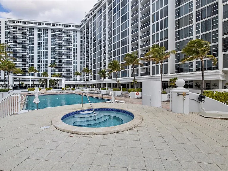 10275 Collins Ave #1107 — Photo 34