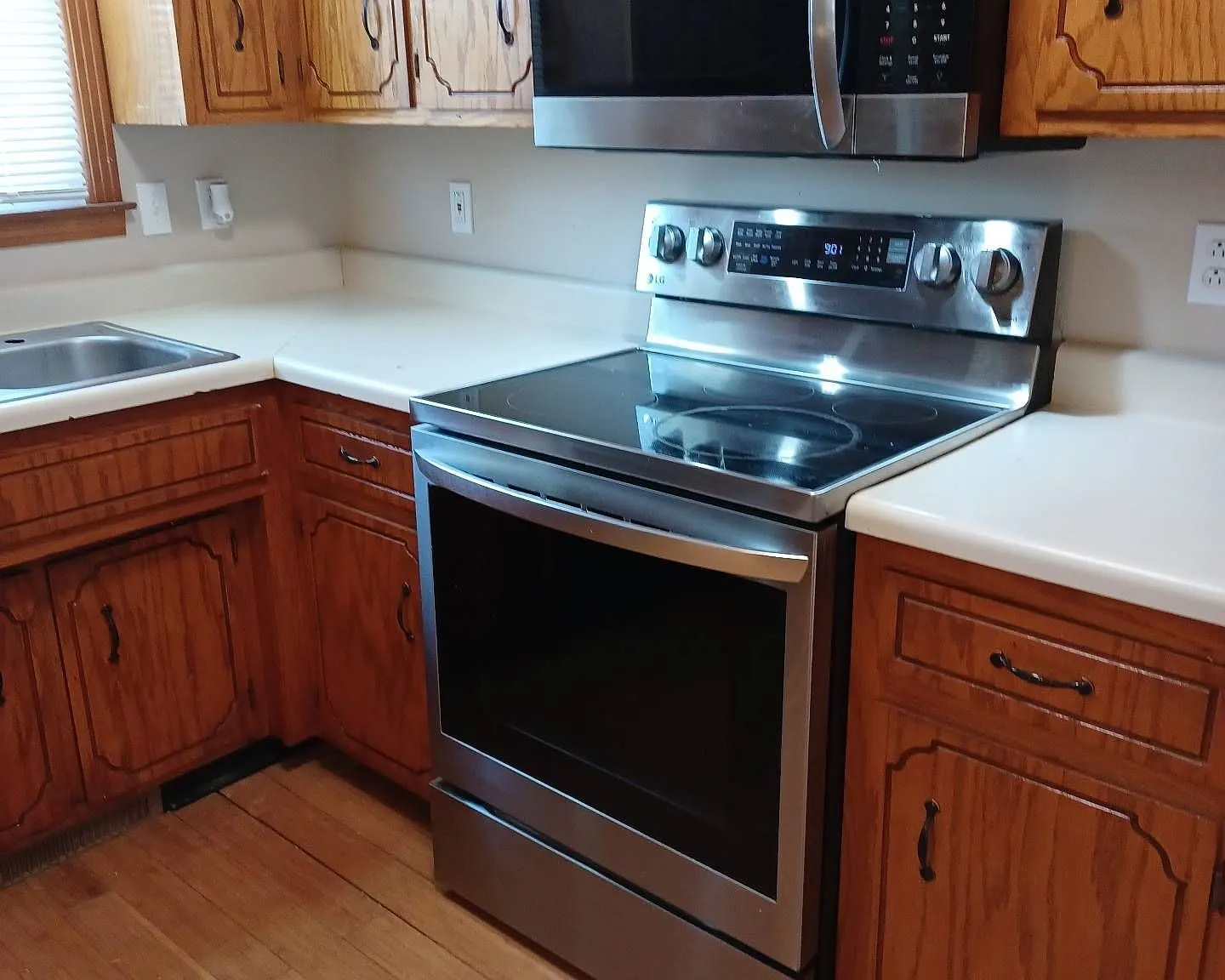3 bed, 2.5 bath, 1495 sqft, $1,550 — Photo 3