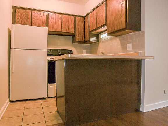 5th image of 5841 N Winthrop Ave APT 208