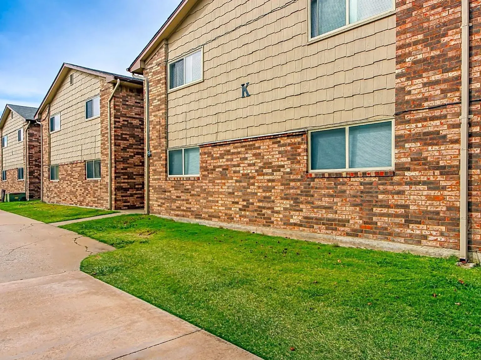 Fox Valley Apartments — Photo 4