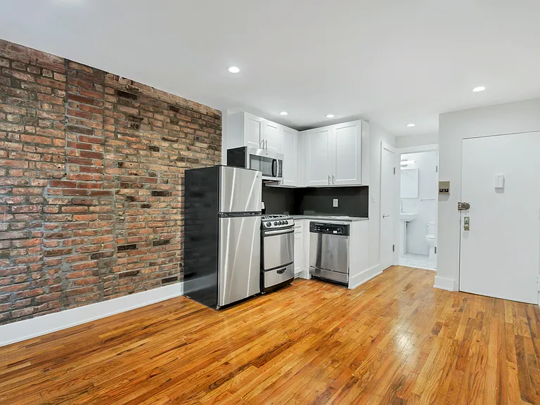 98 Christopher St #4 — Photo 3