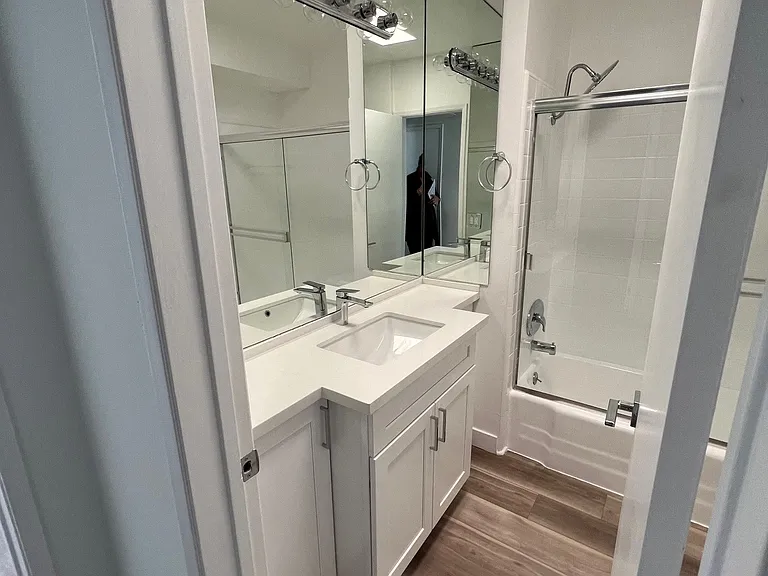 Brentwood Towers — Photo 7