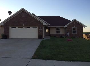 6093 Forest Hills Dr, Dubuque, IA 52002