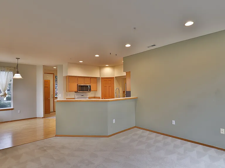 518 227th Ln NE — Photo 4