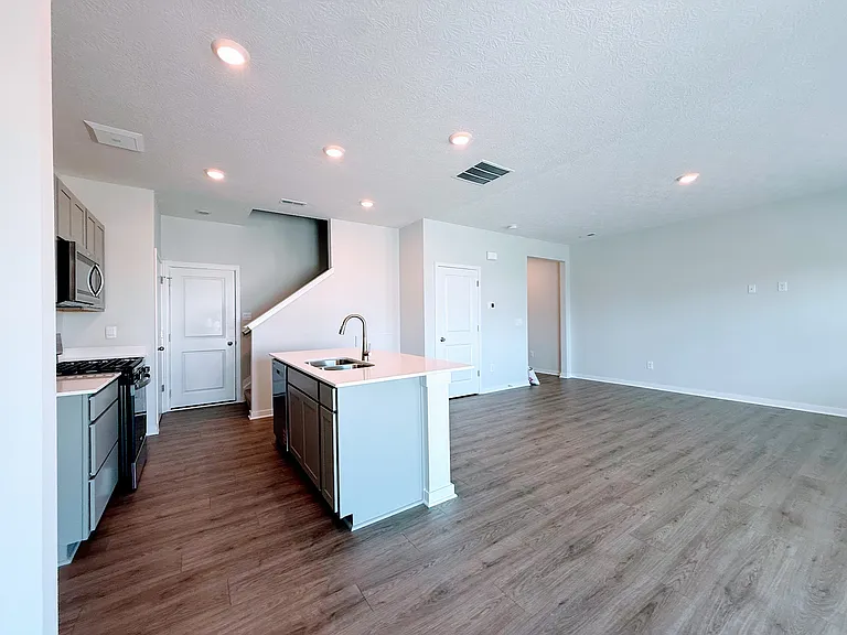 6304 Marinelli Dr N — Photo 11