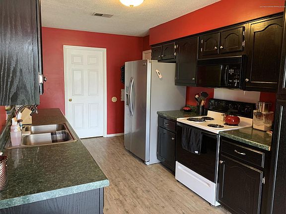 3rd image of 9135 Belmont Dr