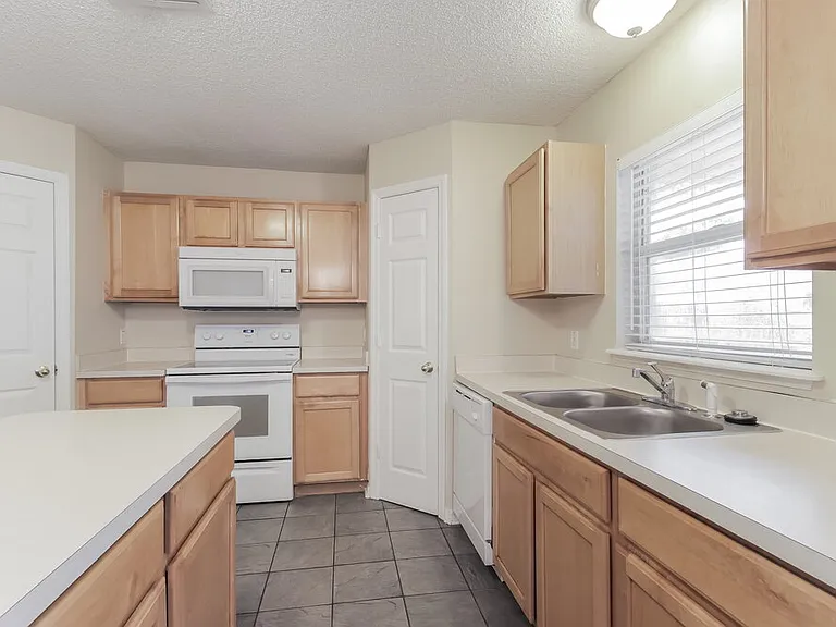 12466 Woodbury Cove Dr — Photo 8