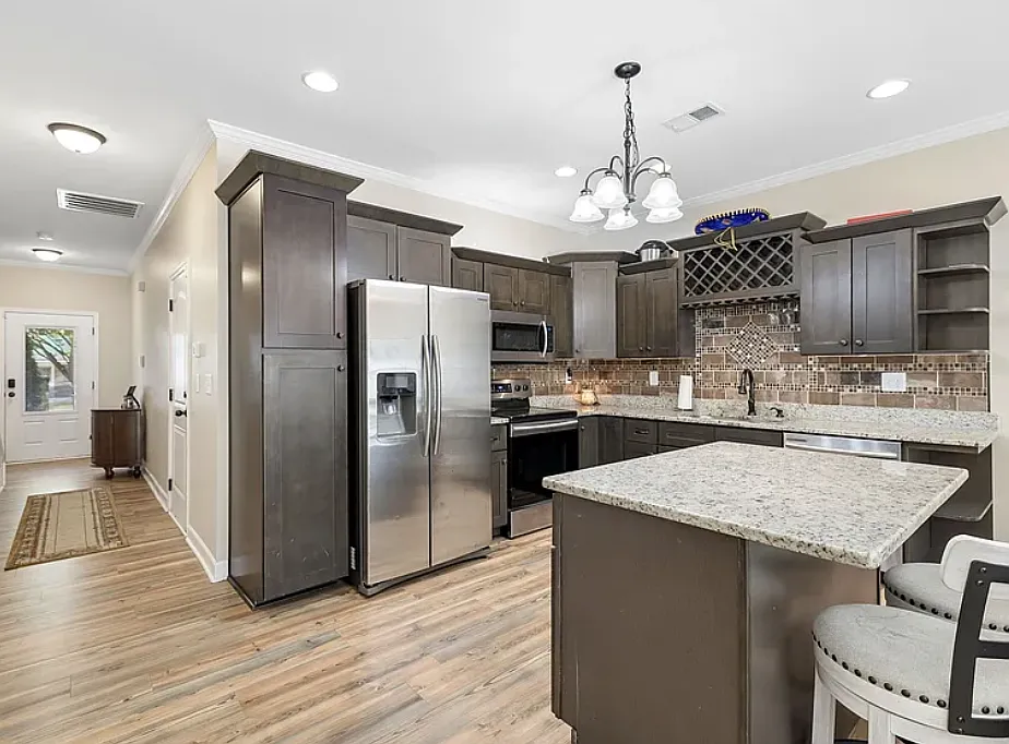 3 bed, 2.5 bath, 1658 sqft, $2,195 — Photo 2