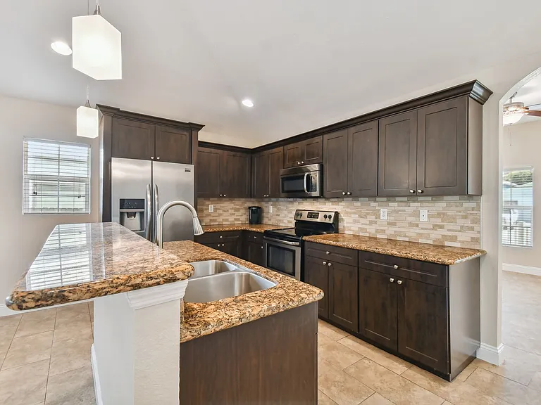 2321 W Beach St — Photo 8