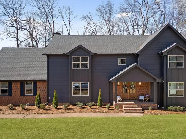 1307 Windbrook Ln, Hixson, TN 37343