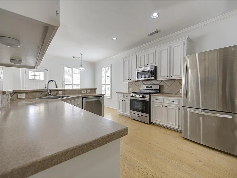 4426 Desert Cliff Ct — Photo 8