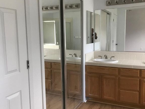 4th image of 1068 Junction Dr