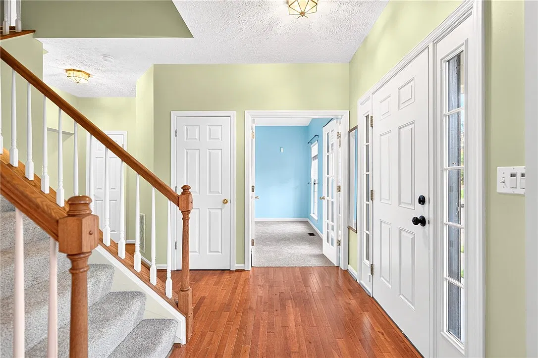 4 bed, 2.5 bath, 2868 sqft, $3,580 — Photo 2