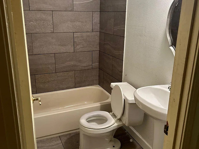 4512 Rogers St — Photo 7
