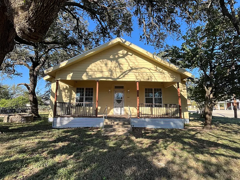 S Pecan St — Photo 1