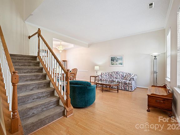 3rd image of 118 Misty Arbor Ln