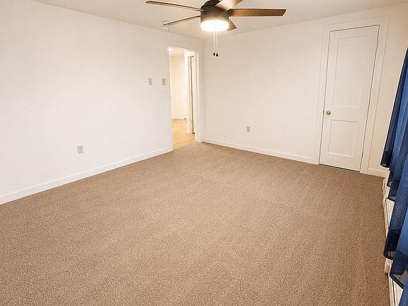 4th image of 220 W Clinton St
