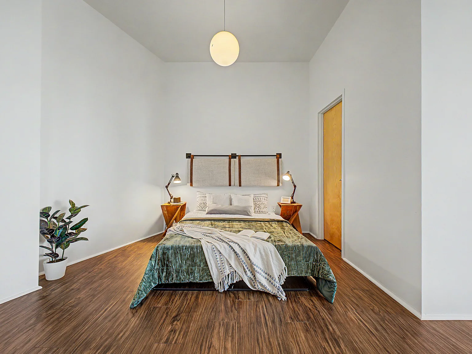 1 bed, 985 sqft, $2,100 — Photo 4