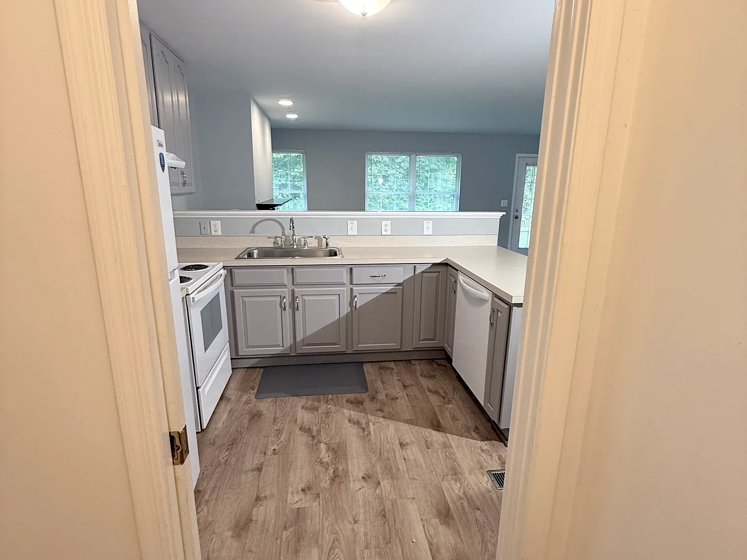 3 bed, $1,600 — Photo 1