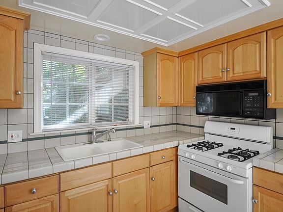 4th image of 1111 N Los Robles Ave #7