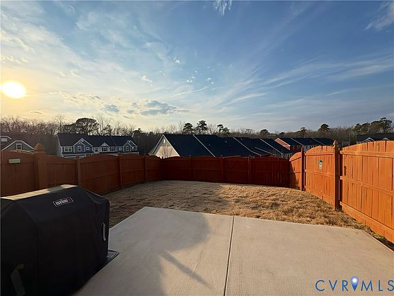 5th image of 3409 Foxglove Dr