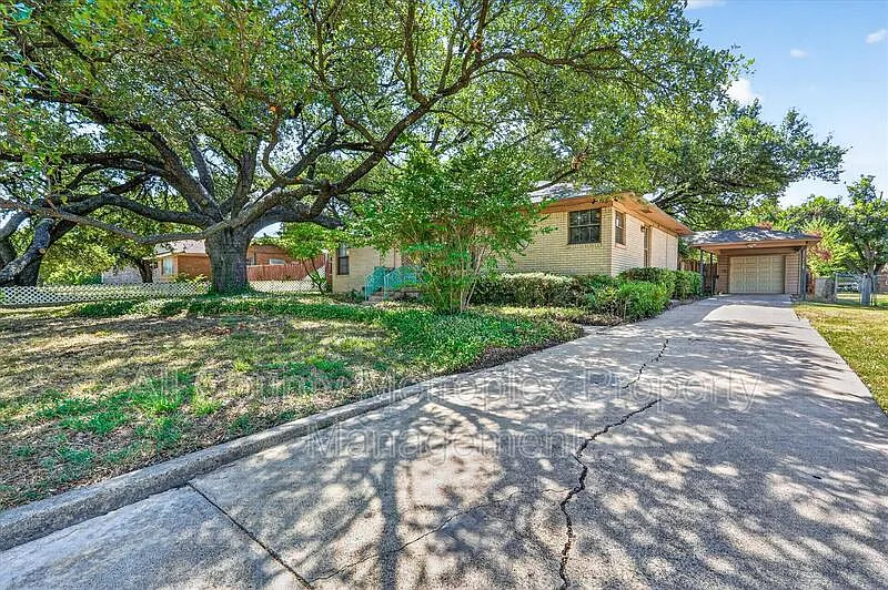 2 bed, 1.0 bath, 1325 sqft, $2,100 — Photo 1