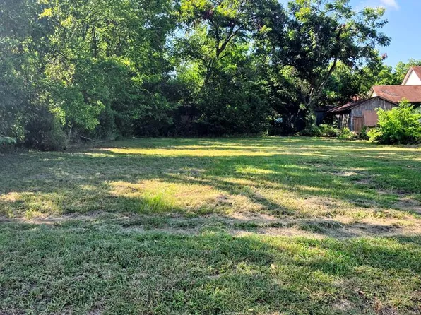 306 W Reagan St, Palestine, TX 75801