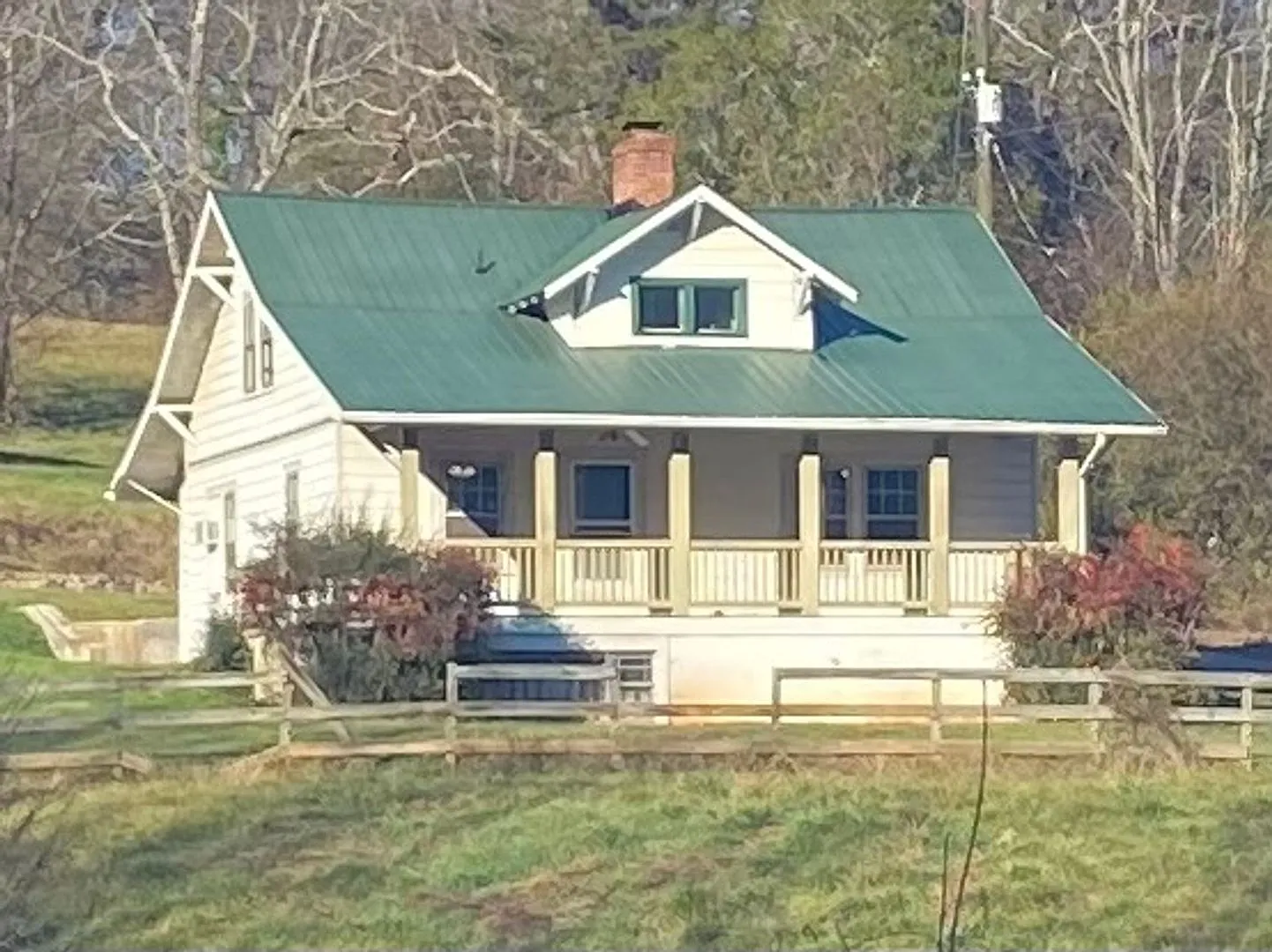 West AVL Farmhouse For Rent — Photo 2