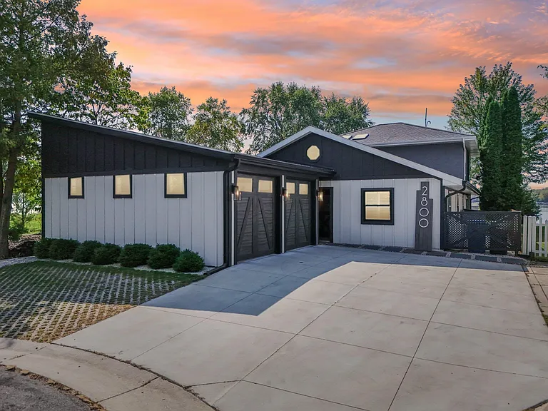 2800 Tomahawk Ct — Photo 3