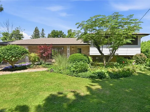 34 Christopher Dr, Hamilton, ON L9B 1G7