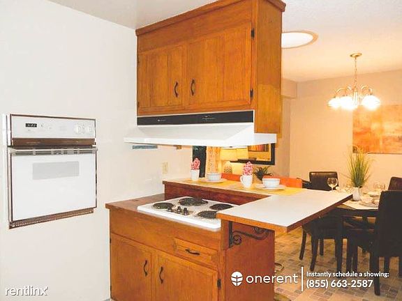 3rd image of 1611 Princeton Dr