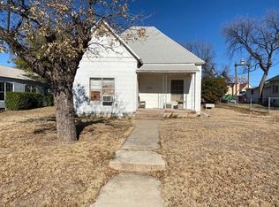 1002 N 7th St, Ballinger, TX 76821