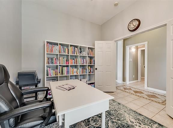4th image of 914 Granview Dr