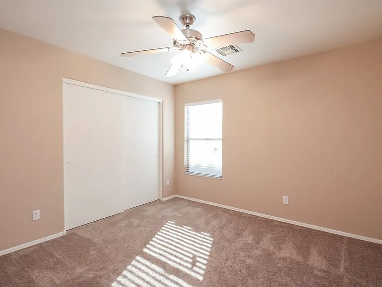 39670 N Kristy Ln — Photo 10
