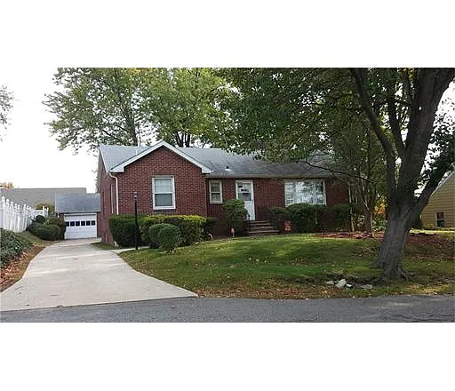 28 Elizabeth Ave photo 1