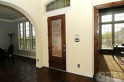 2nd image of 1141 Lady Carol Ln