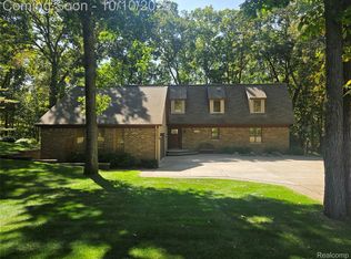 11910 Brandywine Dr, Brighton, MI