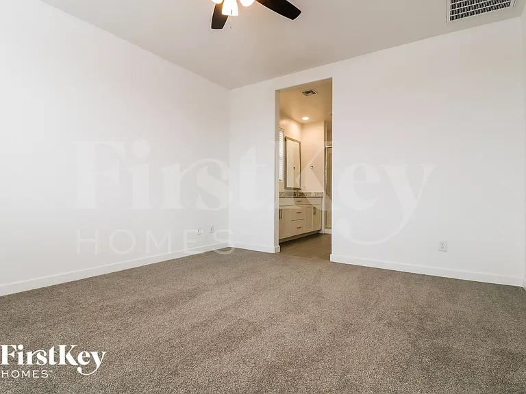 12516 W Kaler Dr — Photo 8