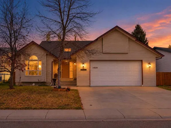 1321 SW Whitfield Ave, Crossfield, AB T0M 0S0